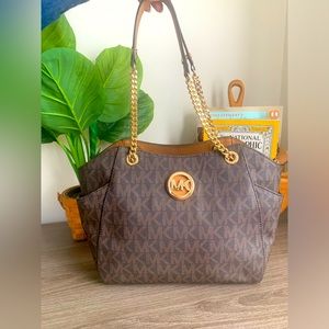 Micheal Kors Jet Set Travel shoulder bag, monogram print with gold chain handles